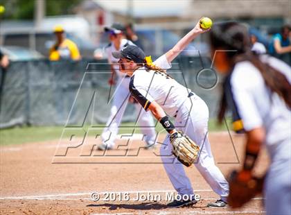 Thumbnail 1 in Snyder vs Seminole (UIL 4A Playoffs) photogallery.
