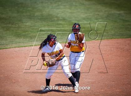 Thumbnail 3 in Snyder vs Seminole (UIL 4A Playoffs) photogallery.
