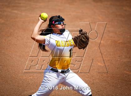 Thumbnail 2 in Snyder vs Seminole (UIL 4A Playoffs) photogallery.