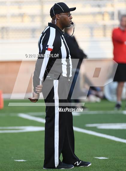 Thumbnail 1 in Stamford vs. Lindsay (UIL 2A-1 Region I Bi-District Playoff) photogallery.