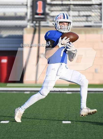 Thumbnail 1 in Stamford vs. Lindsay (UIL 2A-1 Region I Bi-District Playoff) photogallery.