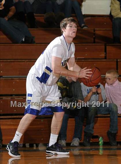 Thumbnail 1 in Colusa vs. Willows (Pierce Tournament) photogallery.