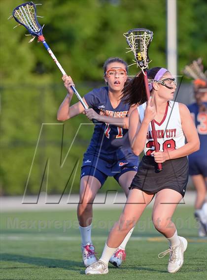 Thumbnail 3 in Garden City vs Manhasset (Section 8 Class B Final) photogallery.