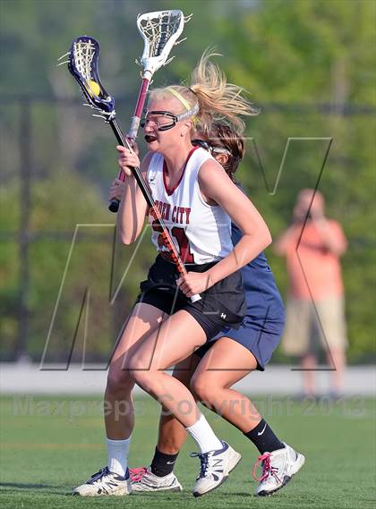 Thumbnail 1 in Garden City vs Manhasset (Section 8 Class B Final) photogallery.