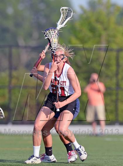 Thumbnail 2 in Garden City vs Manhasset (Section 8 Class B Final) photogallery.