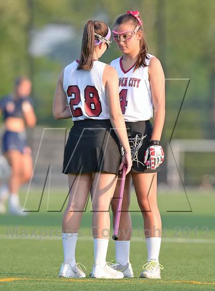 Thumbnail 3 in Garden City vs Manhasset (Section 8 Class B Final) photogallery.