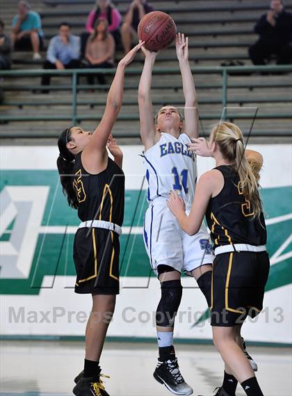 Thumbnail 2 in Santa Margarita vs Capistrano Valley (Costa Mesa Winter Classic) photogallery.
