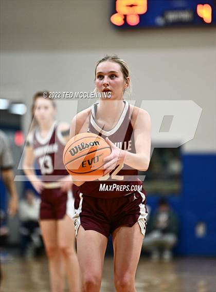 Thumbnail 2 in Perryville vs Jessieville (Larry Ray Memorial Championship) photogallery.