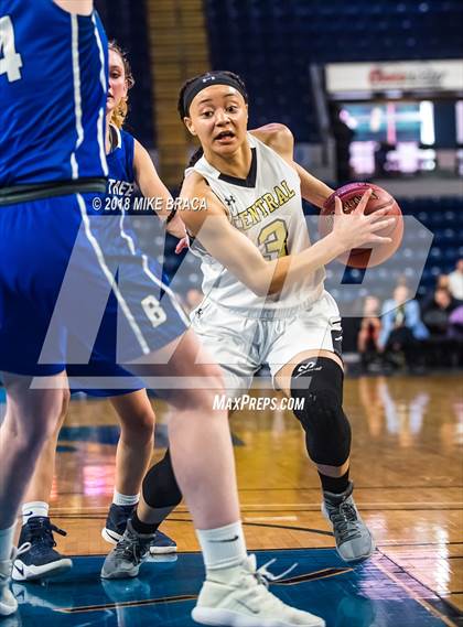 Thumbnail 2 in Braintree vs. Central (MIAA Division 1 State Final) photogallery.