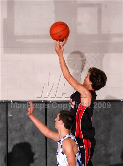 Thumbnail 1 in La Jolla vs. Bingham (MaxPreps Holiday Classic) photogallery.