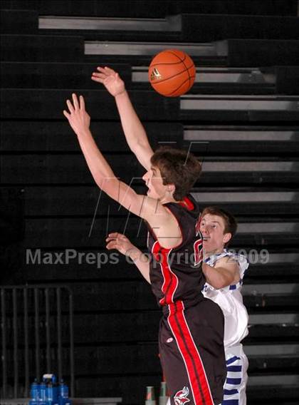 Thumbnail 3 in La Jolla vs. Bingham (MaxPreps Holiday Classic) photogallery.