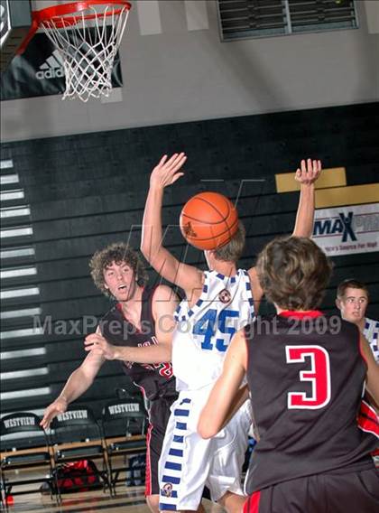 Thumbnail 3 in La Jolla vs. Bingham (MaxPreps Holiday Classic) photogallery.