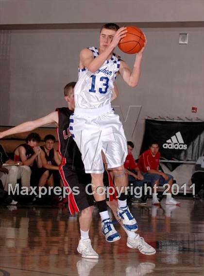 Thumbnail 3 in La Jolla vs. Bingham (MaxPreps Holiday Classic) photogallery.