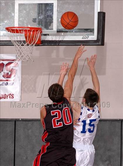 Thumbnail 3 in La Jolla vs. Bingham (MaxPreps Holiday Classic) photogallery.