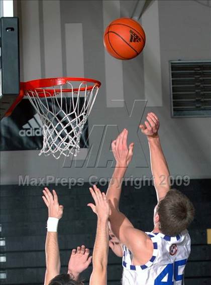 Thumbnail 2 in La Jolla vs. Bingham (MaxPreps Holiday Classic) photogallery.