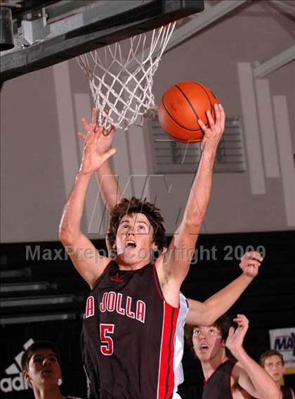 Thumbnail 1 in La Jolla vs. Bingham (MaxPreps Holiday Classic) photogallery.