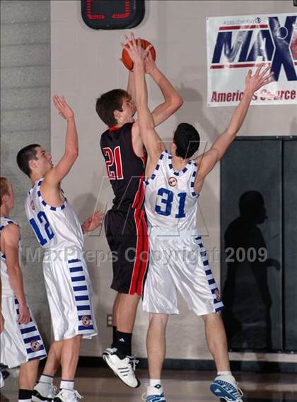 Thumbnail 1 in La Jolla vs. Bingham (MaxPreps Holiday Classic) photogallery.