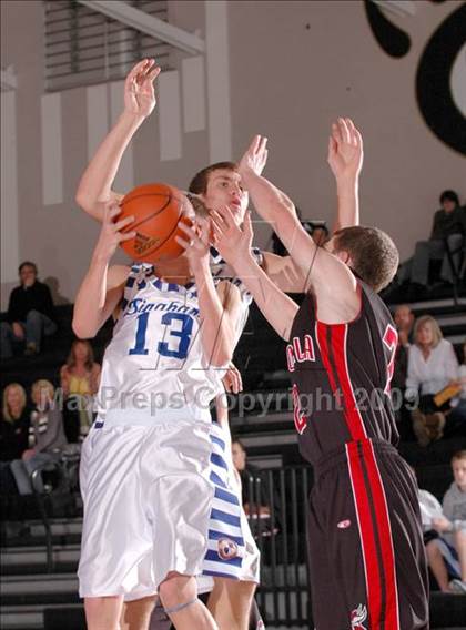 Thumbnail 1 in La Jolla vs. Bingham (MaxPreps Holiday Classic) photogallery.
