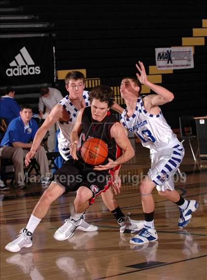 Thumbnail 2 in La Jolla vs. Bingham (MaxPreps Holiday Classic) photogallery.