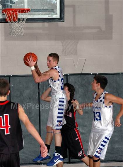 Thumbnail 2 in La Jolla vs. Bingham (MaxPreps Holiday Classic) photogallery.