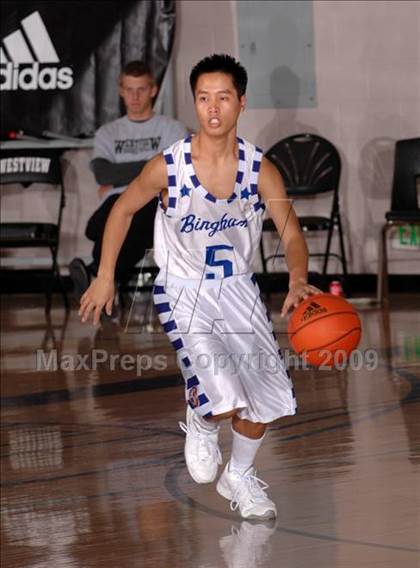Thumbnail 2 in La Jolla vs. Bingham (MaxPreps Holiday Classic) photogallery.