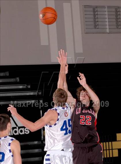 Thumbnail 1 in La Jolla vs. Bingham (MaxPreps Holiday Classic) photogallery.