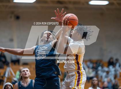 Thumbnail 3 in Mount Vernon vs Hillhouse (New York Holiday Invitational) photogallery.