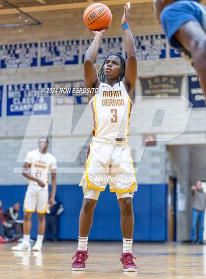 Thumbnail 2 in Mount Vernon vs Hillhouse (New York Holiday Invitational) photogallery.