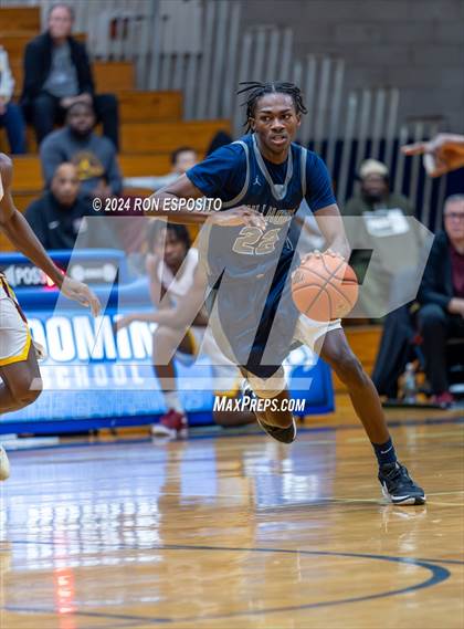 Thumbnail 2 in Mount Vernon vs Hillhouse (New York Holiday Invitational) photogallery.