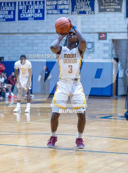 Thumbnail 2 in Mount Vernon vs Hillhouse (New York Holiday Invitational) photogallery.