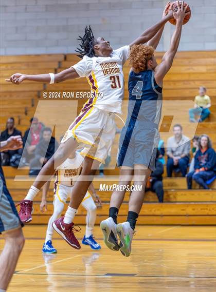 Thumbnail 2 in Mount Vernon vs Hillhouse (New York Holiday Invitational) photogallery.