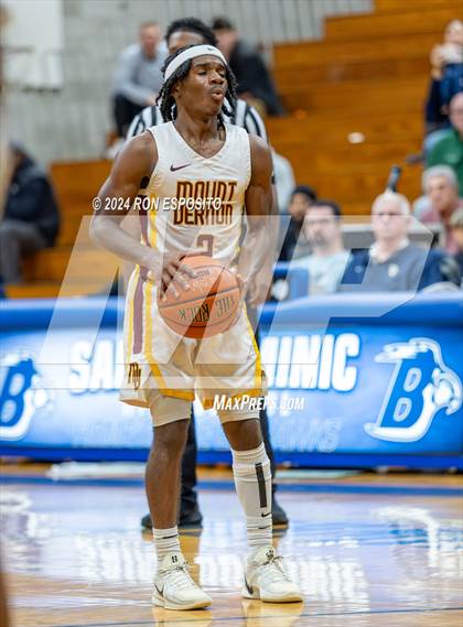 Thumbnail 2 in Mount Vernon vs Hillhouse (New York Holiday Invitational) photogallery.