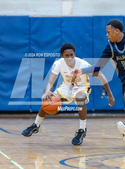 Thumbnail 3 in Mount Vernon vs Hillhouse (New York Holiday Invitational) photogallery.