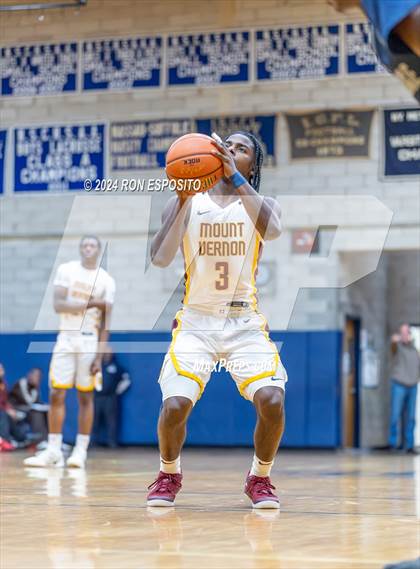 Thumbnail 1 in Mount Vernon vs Hillhouse (New York Holiday Invitational) photogallery.