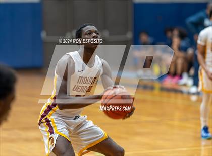 Thumbnail 2 in Mount Vernon vs Hillhouse (New York Holiday Invitational) photogallery.