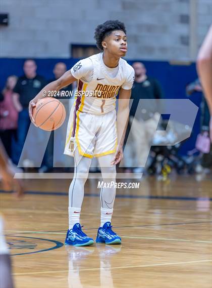 Thumbnail 3 in Mount Vernon vs Hillhouse (New York Holiday Invitational) photogallery.