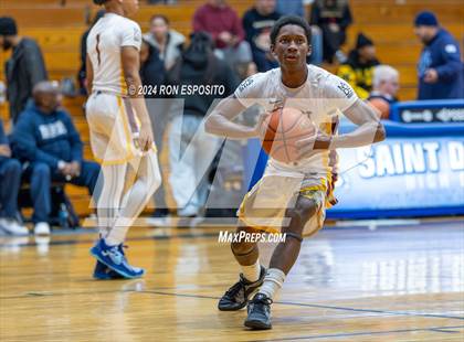 Thumbnail 1 in Mount Vernon vs Hillhouse (New York Holiday Invitational) photogallery.