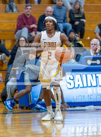 Thumbnail 1 in Mount Vernon vs Hillhouse (New York Holiday Invitational) photogallery.