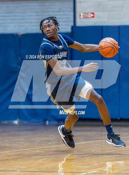 Thumbnail 1 in Mount Vernon vs Hillhouse (New York Holiday Invitational) photogallery.