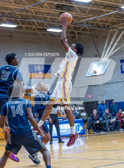 Thumbnail 1 in Mount Vernon vs Hillhouse (New York Holiday Invitational) photogallery.