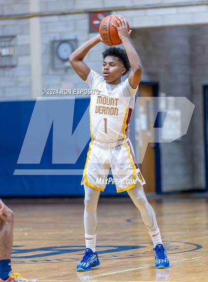 Thumbnail 1 in Mount Vernon vs Hillhouse (New York Holiday Invitational) photogallery.