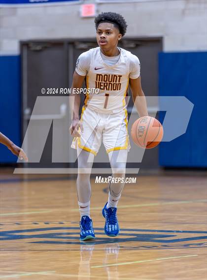 Thumbnail 1 in Mount Vernon vs Hillhouse (New York Holiday Invitational) photogallery.