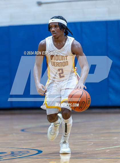 Thumbnail 3 in Mount Vernon vs Hillhouse (New York Holiday Invitational) photogallery.