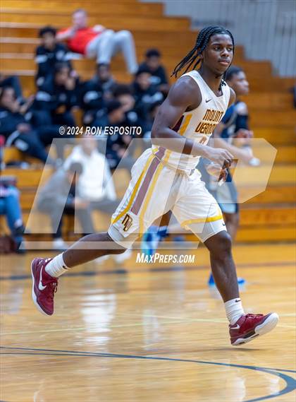 Thumbnail 1 in Mount Vernon vs Hillhouse (New York Holiday Invitational) photogallery.