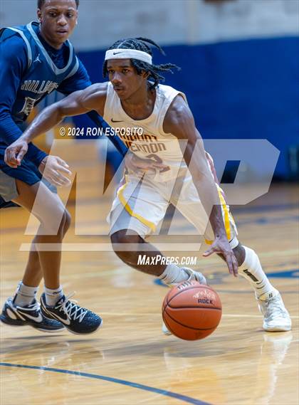 Thumbnail 1 in Mount Vernon vs Hillhouse (New York Holiday Invitational) photogallery.