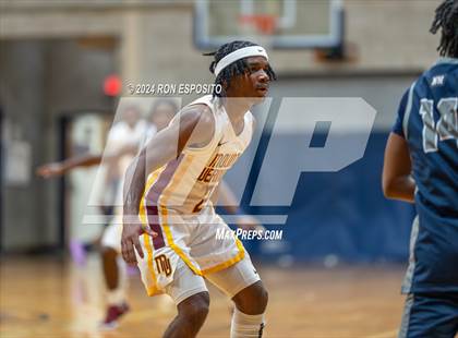 Thumbnail 2 in Mount Vernon vs Hillhouse (New York Holiday Invitational) photogallery.