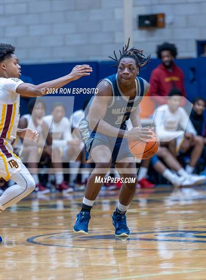 Thumbnail 3 in Mount Vernon vs Hillhouse (New York Holiday Invitational) photogallery.