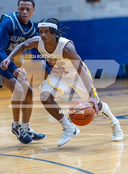 Thumbnail 2 in Mount Vernon vs Hillhouse (New York Holiday Invitational) photogallery.