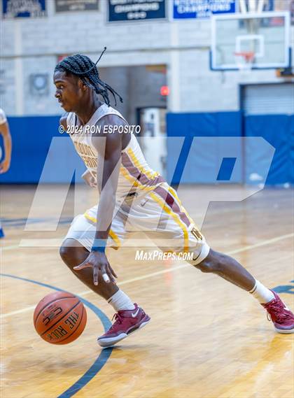 Thumbnail 3 in Mount Vernon vs Hillhouse (New York Holiday Invitational) photogallery.