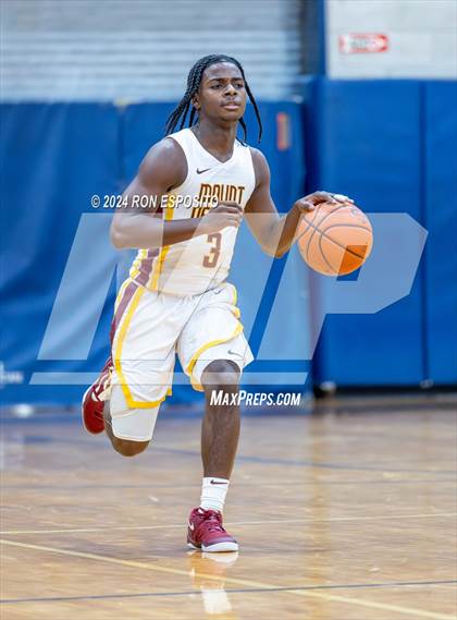 Thumbnail 3 in Mount Vernon vs Hillhouse (New York Holiday Invitational) photogallery.